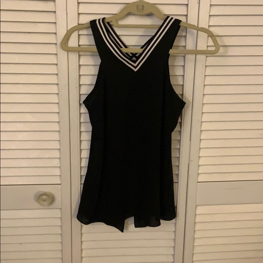 Black polyester flowy tank top